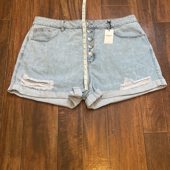 Forever 21 High Waist Light Denim Shorts - 2X - Picture 2 of 8